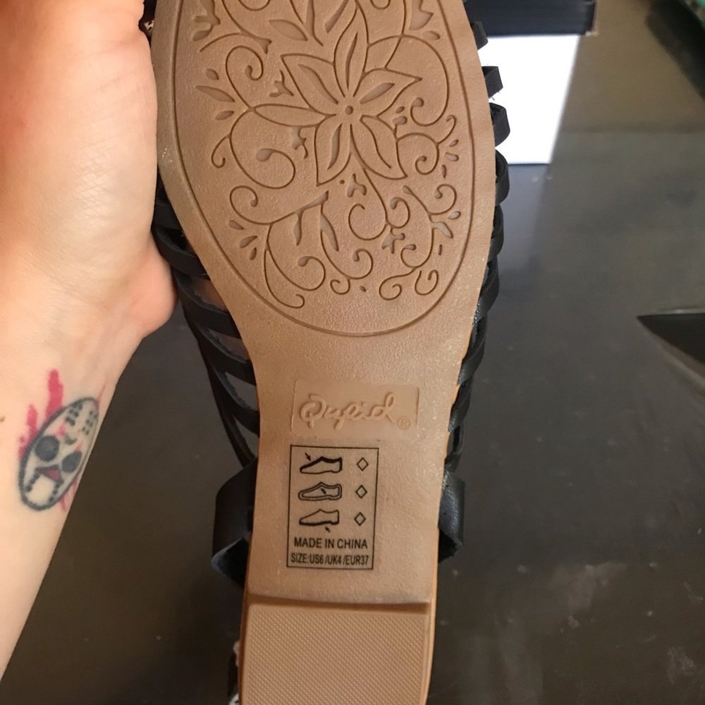 Flats - Picture 5 of 5